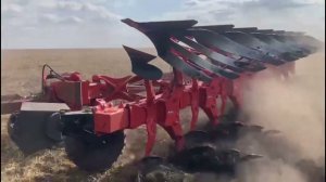 Вспашка, плуг Kuhn Multi-Leader XT 8 корпусов + CASE 340