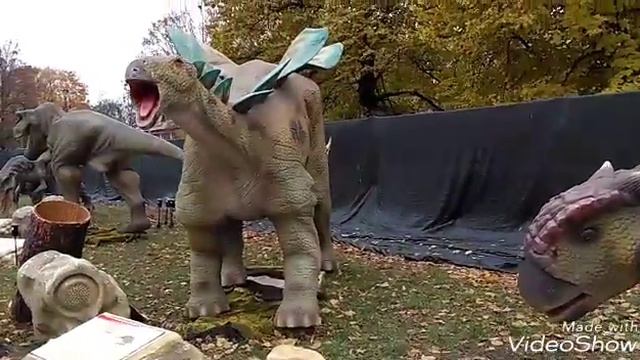 Саша на выставке динозавров (Киев, ВДНХ) - Sasha is visiting living dinosaures смотреть онлайн