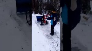Мотоблок Агат. Самый лучший в эксплуатации, легко управляется даже ребёнком ! Часть 1 зима...