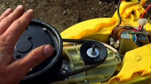 ИЗ ОБЫЧНОЙ ГАЗОНОКОСИЛКИ В АККУМУЛЯТОРНУЮ ) красивый газон без бензина и проводов !!) #газон#дача#