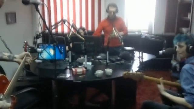 KEROSIN на Радио 40 - интервью, акустика + бекстейдж смотреть онлайн