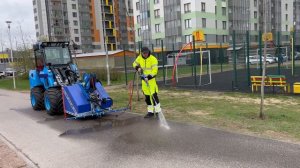 Митракс МП 749. Мини-погрузчик с поливомоечным оборудованием.