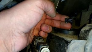 Пежо 301 замена лампочки ближнего света