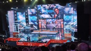 Требьют Здесь был Юра! Амирчик исполнил песню " Розовый вечер "