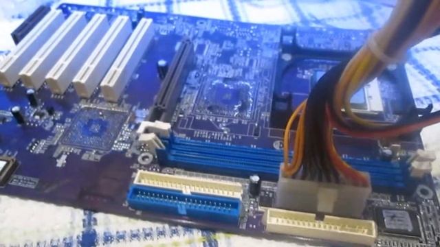 Выливает воду на материнскую плату 2 смотреть онлайн