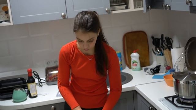 РОЛЛЫ ЗА 200 РУБЛЕЙ vs РОЛЛЫ 2000 РУБЛЕЙ смотреть онлайн