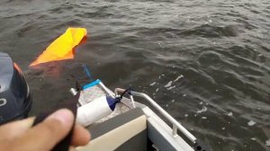 Якорь парашют на алюминиевой лодке длинной 4.6 метра.