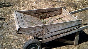Самодельная деревянная тачка.:Homemade wooden truck.