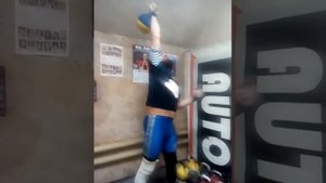 Соревновательный жим гири 28 кг. 10 мин. - 108 раз., одна смена рук.