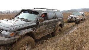 ➤ Toyota 4Runner & Mitsubishi Pajero Sport in MUD [Off-Road 4x4].