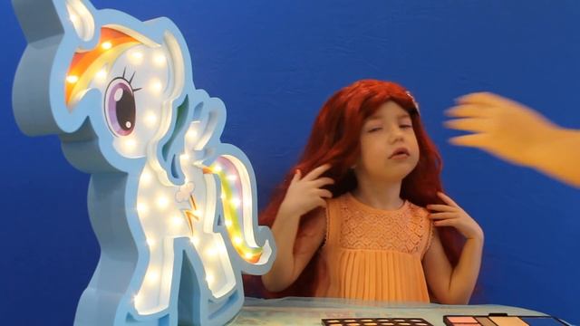 Превращение в русалочку. Маленькая русалочка. Красивый хвост русалки. Макияж для девочки. mermaid смотреть онлайн