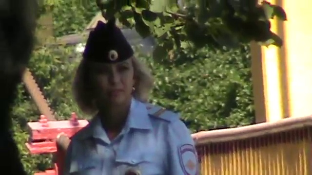 Красивая девушка из полиции — Полиция