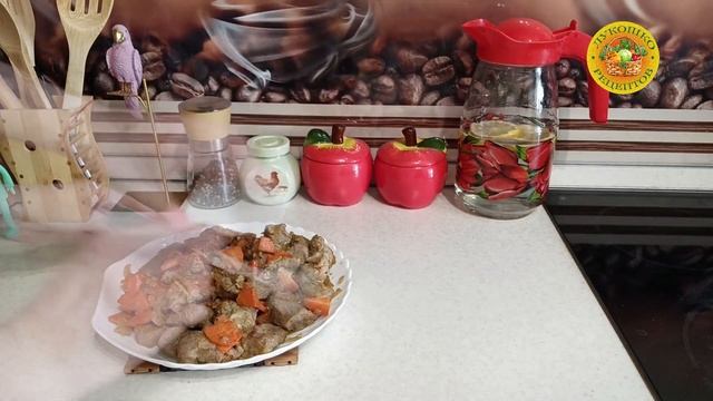 Жаркое с мясом в горшочках - традиционное блюдо русской кухни!
