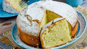 Вкусен и сам по себе, и как коржи на торт.
ТВОРОЖНЫЙ ПИРОГ