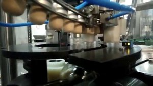 Устройство для надевания пробки Камю на обычном винтовом укупоре