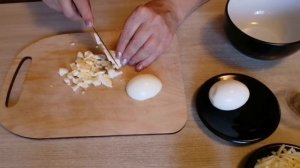 Сытный и очень вкусный салат с куриной грудкой, жареными шампиньонами и морковью по-корейски.