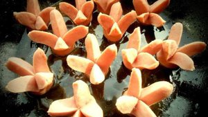 Цветы из сосисок