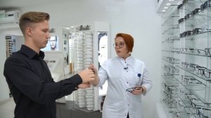 Выбор оправы и ее подбор в салоне оптики "Клиники микрохирургии "ГЛАЗ" им. Святослава Федорова".
