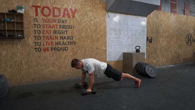отжимания с тягой гантелей смотреть онлайн