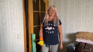 ПРИЛЕТЕЛИ домой, уборка в разгаре! Выбрасываем весь ХЛАМ / АРИНА БЕЛАЯ