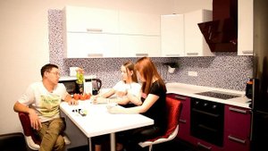 Кухня МДФ с акриловой столешницей и отзыв заказчиков спустя 2 года эксплуатации