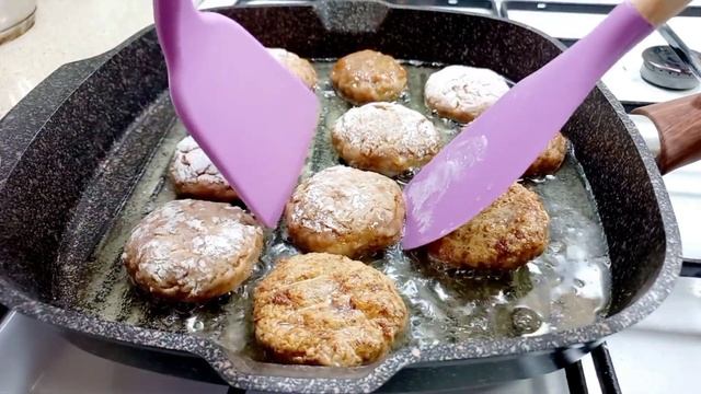 ТАК КОТЛЕТЫ ГОТОВИТ ТОЛЬКО МОЯ ТЁЩА! БАБУШКИН РЕЦЕПТ ВПЕЧАТЛИЛ ВСЕХ! ЭТОМУ РЕЦЕПТУ БОЛЬШЕ 100 ЛЕТ! смотреть онлайн