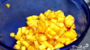 Пирожки с персиками