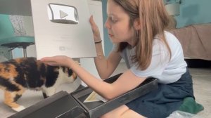 ПОДАРКИ/ИЗ РОССИИ ОДНОКЛАССНИКАМ/серебряная кнопка/реакция иностранцев/Mash Mash/время с друзьями