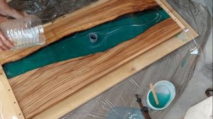 Делаю стол реку дома, без инструментов. Стол из слебов и эпоксидной смолы.