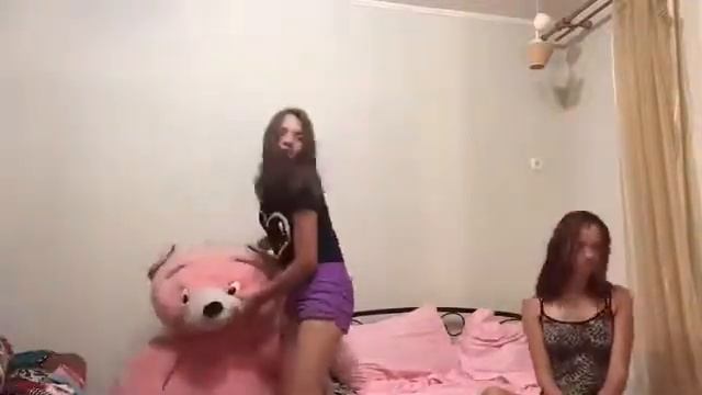 ЧТО МОЖНО ДЕЛАТЬ У ПОДРУЖКИ НА НОЧЕВКЕ?!