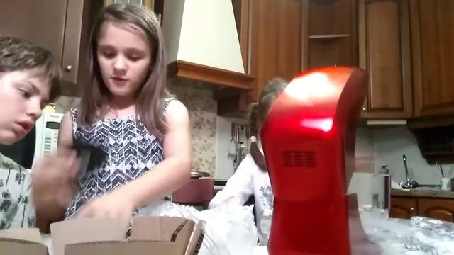 Распаковка планетарного миксера StarWind смотреть онлайн