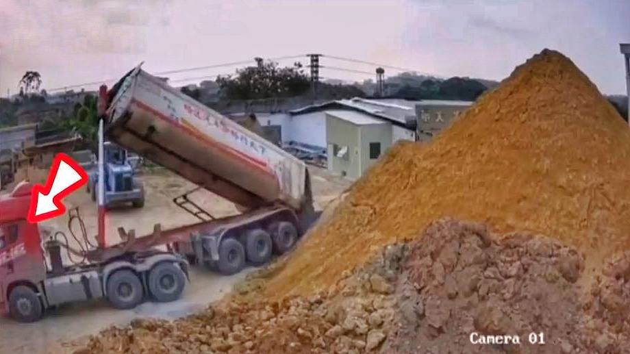 ОПАСНОЕ ВОЖДЕНИЕ ГРУЗОВИКОВ И ФУР СЪЕМКА С КАМЕР смотреть онлайн