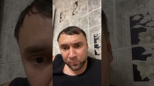 Харьковский профессиональный украинец победит Россию но у него больные колени) поэтому не воюет.