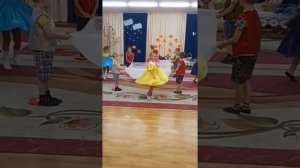 танец цветов из сказки "Стрекоза и муравей"