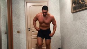 Как накачать верх груди дома без железа?