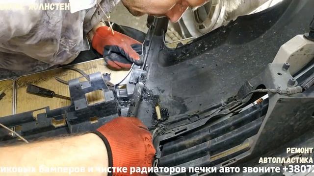 Как спаять треснувший бампер Volkswagen (4K Видео)
