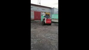 Разгрузка фуры фронтальным погрузчиком. Как работает бобкат..mp4