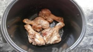 Куриные голени с картошкой в мультиварке