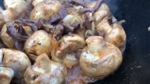 Блюдо пушка! Говяжье сердце с шампиньонами в казане на костре