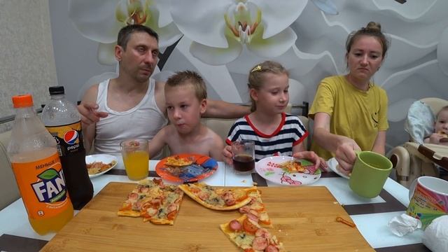 ЧЕЛЛЕНДЖ ПИЦЦА С ПЕПСИ И ФАНТОЙ | MUKBANG PIZZA WITH PEPSI AND FANTA #мукбанг смотреть онлайн