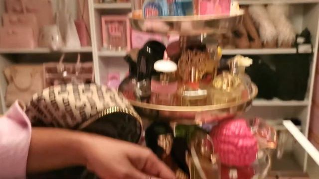 WHAT IN MY PURSE FROM MY SIS MAKE UP BY MIKO 🛍🛍🛍💝💝💝🍭🍬🧁 JUICY COUTURE BACKPACK смотреть онлайн