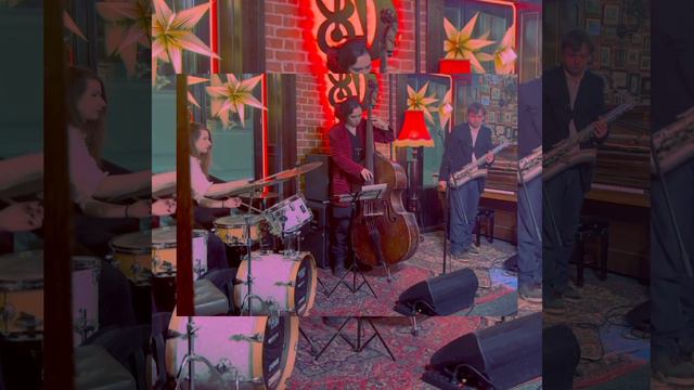 Max Bezhenov Trio - Schizbergen