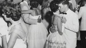 "СЕГОДНЯ ПРАЗДНИК У ДЕВЧАТ "???