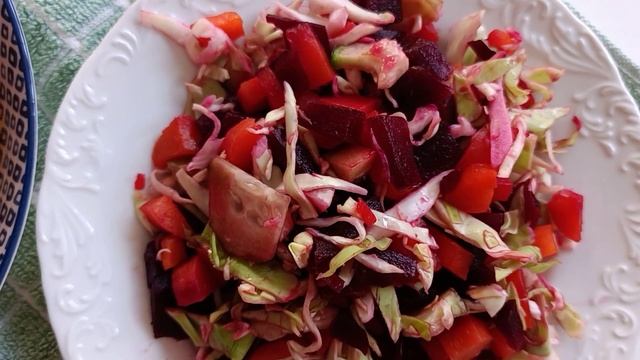 Едим и наслаждаемся .Салат из свеклысуп гречневый на курином бульене