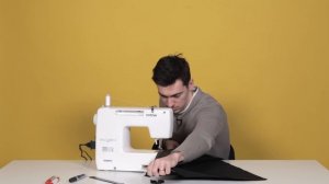 Парни пробуют ШИТЬ ОДЕЖДУ: Женская коллекция ☑️