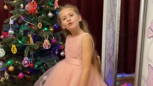 В целом мире торжество,наступило Рождество