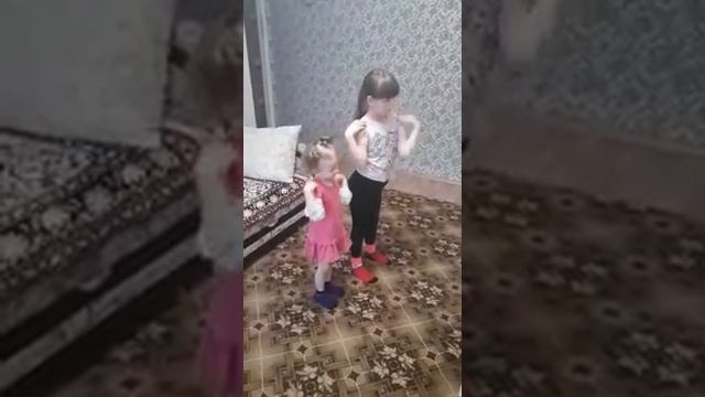 делаем зарядку с фиксиками.mp4