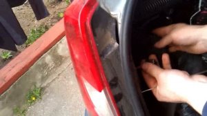Dacia Logan, замыкание поворота и стопа, ремонт.