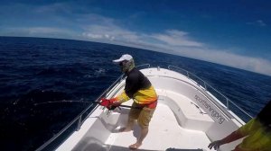 InsaneFC Expedition Papua New Guinea : Monster Dogtooth Tuna Jigging