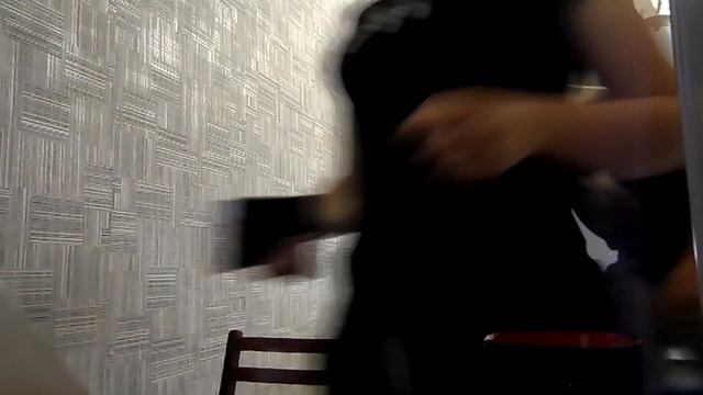 ПРАНК НАД ДЕВУШКОЙ! СЕЛА НА КНОПКИ! ПОПА БОЛИТ((( ОНА МЕНЯ БЬЁТ (БпС)!
